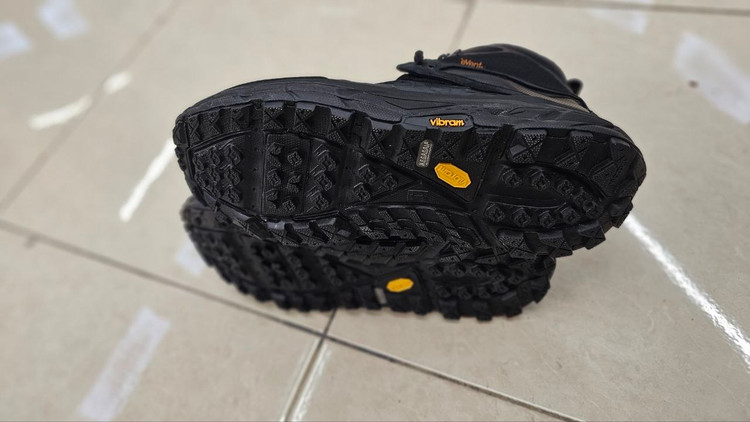 پوتین کوهنوردی و طبیعت گردی hoka m tor ultra hi wp